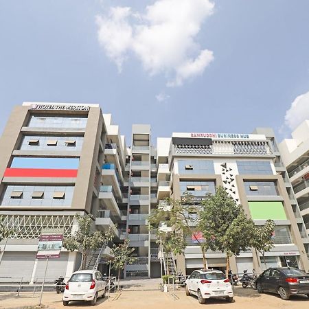 Oyo Flagship 86605 Hotel The Meriton Ahmedabad Exterior photo