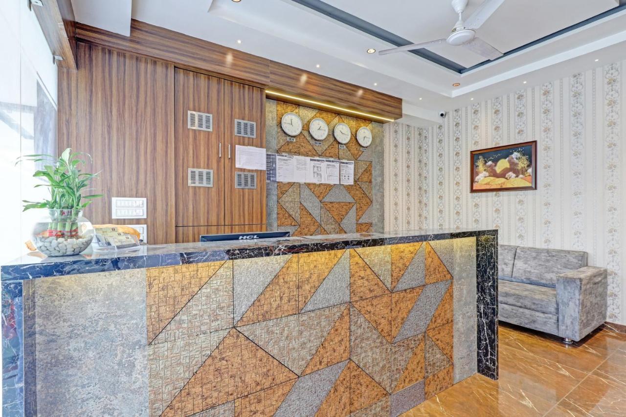 Oyo Flagship 86605 Hotel The Meriton Ahmedabad Exterior photo