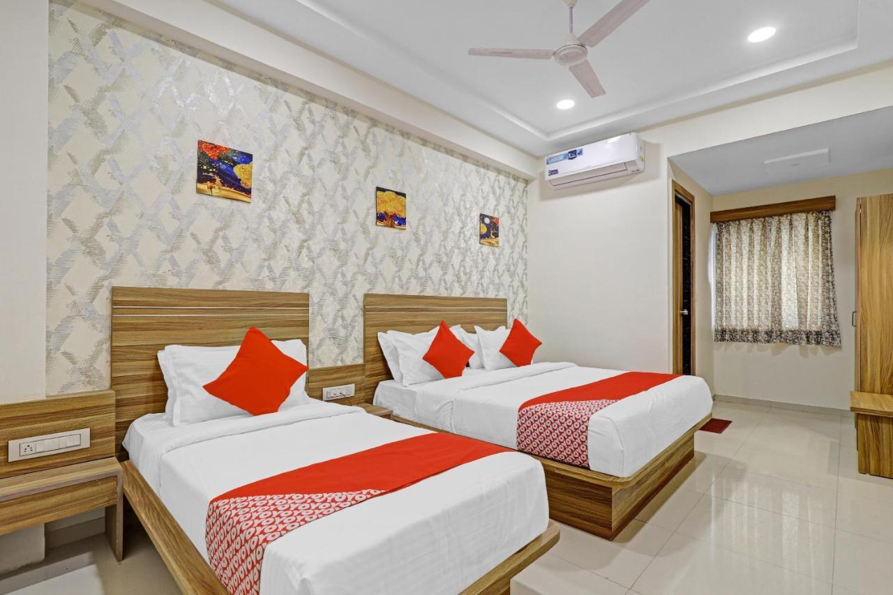 Oyo Flagship 86605 Hotel The Meriton Ahmedabad Exterior photo