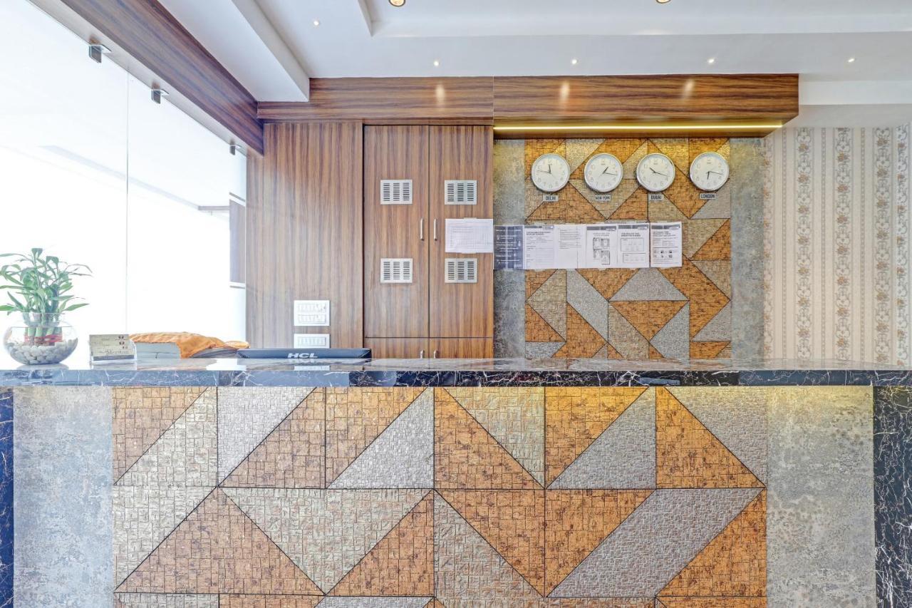 Oyo Flagship 86605 Hotel The Meriton Ahmedabad Exterior photo