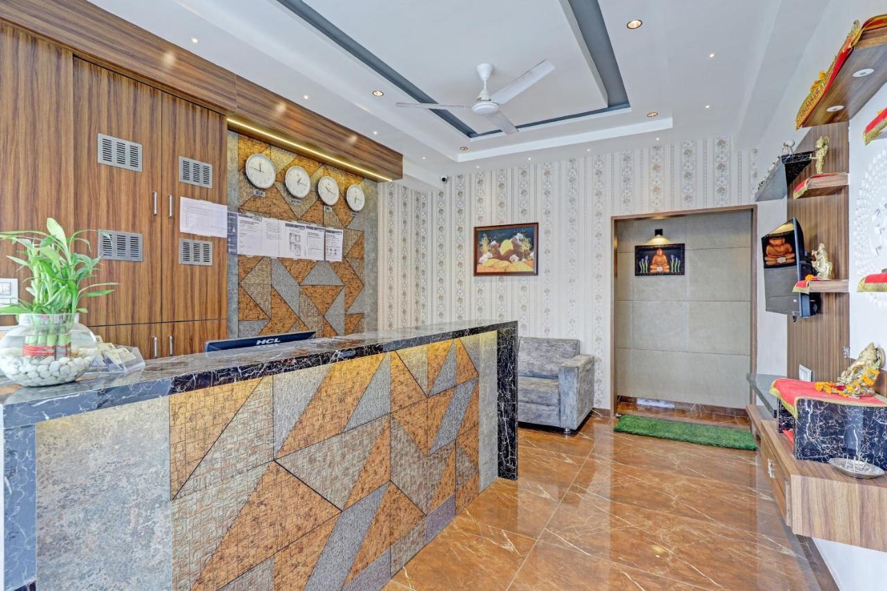 Oyo Flagship 86605 Hotel The Meriton Ahmedabad Exterior photo